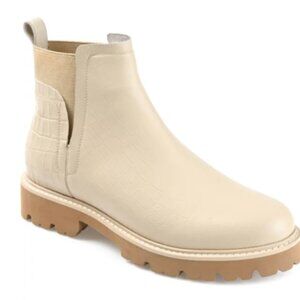 Journee Signature Women's Bristol Lug Sole Ankle Booties 7